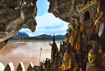  Luang Prabang - Grotte di Pak Ou (B, L, D)