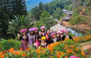 Trekking attraverso la foresta al Parco Nazionale di Doi Inthanon