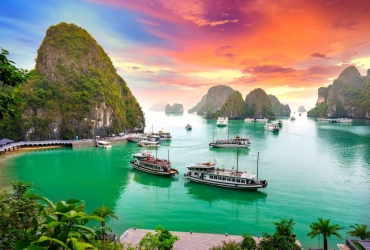 Hanoi – Baia di Ha Long - Pernottamento sulla crociera (B, L, D) Join con staff parlante inglese sulla crociera