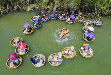 Hoi An - Villaggio dei falegnami Kim Bong -  Villaggio di Tra Nhieu - Villaggio di pescatori di Van Lang - Foresta di acqua di cocco di Bay Mau - Hoi An (B, L)