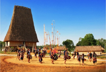 Kon Tum - Buon Me Thuot (B) ~ 240 km