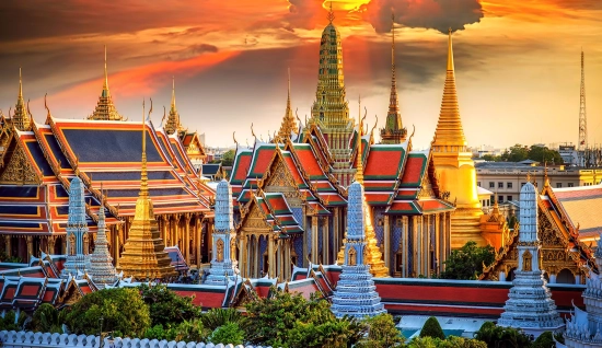 Esplorazione della capitale della Thailandia: incontro tra storia e modernità.