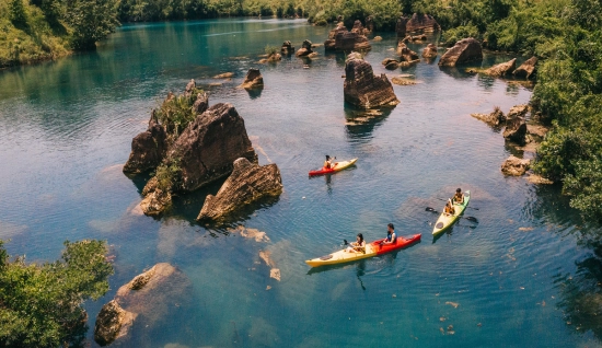 Esplorare la grotta di Phong Nha in kayak in una giornata