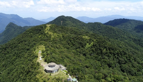 Avventura di trekking nel Parco Nazionale Bach Ma