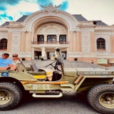 Esplorazione delle meraviglie di Saigon: Avventura in jeep attraverso i luoghi simbolo di Saigon