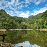 Tour in Vietnam 6 giorni - La strada coloniale n.4 percorsa da una moto