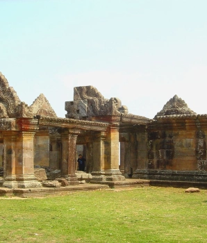 Il sentiero antico: Un'avventura attraverso Beng Mealea, Koh Ker e Preah Vihear