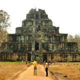 Il sentiero antico: Un'avventura attraverso Beng Mealea, Koh Ker e Preah Vihear