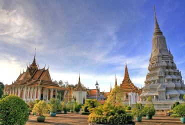 Ritorno a Phnom Penh - Visita a una scuola locale (B)