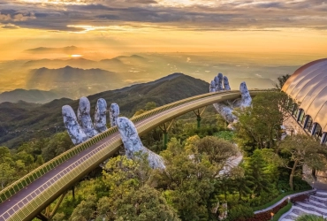 Trasferimento a Da Nang - Esplorazione delle colline di Ba Na. Pernottamento a Da Nang