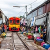 Scoprire il mercato ferroviario di Maeklong