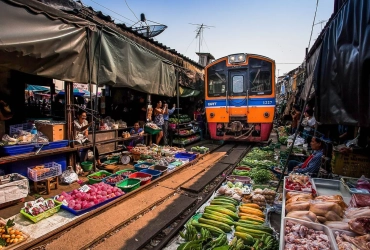 Bangkok - Mercato ferroviario di Maeklong - Mercato di galleggiante di Damnoen Saduak - Hua Hin (B)