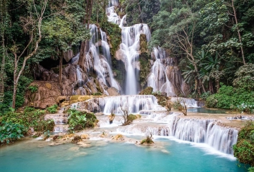 Accettazione della benedizione dei monaci, alba sul Monte Phousi e partenza da Luang Prabang