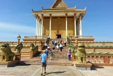 Esplora il villaggio su palafitte di Ondong Rossey, il tempio di Udon e trasferimento a Phnom Penh