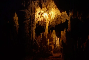 Esplorare la grotta di Khong Lor