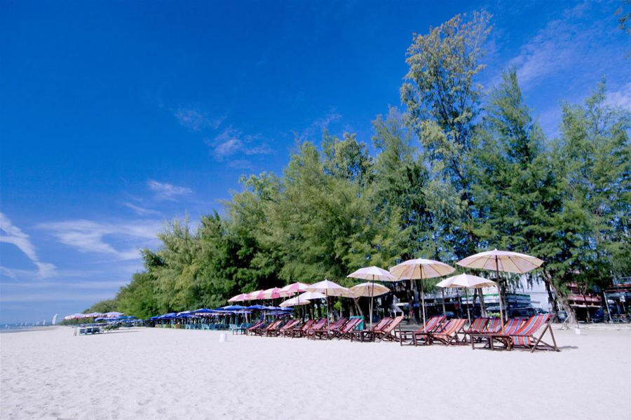 Spiaggia centrale di spiaggia di Cha-Am