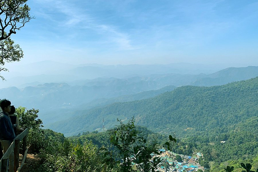 Vista del parco dalla cima della collina di Pui