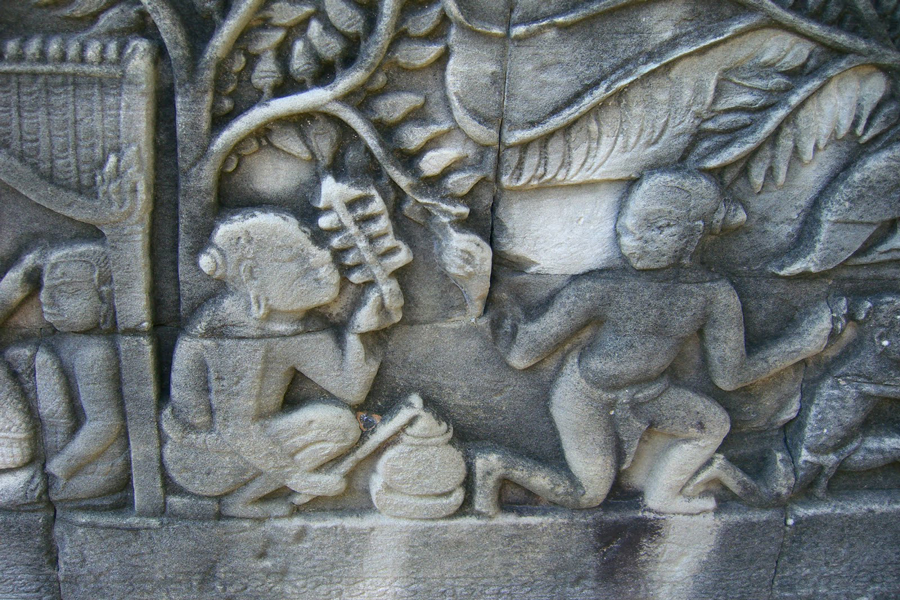 Opere d'arte scolpite nei templi della Thailandia