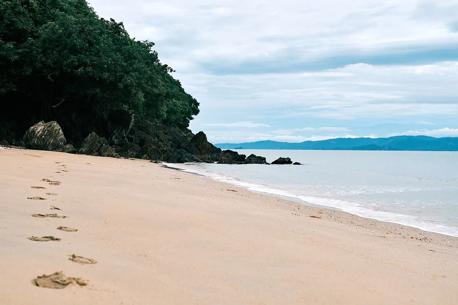 La tranquilla spiaggia di Khanom