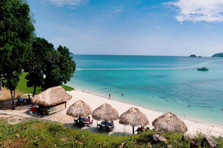 La bellezza spiaggia di Koh Adang