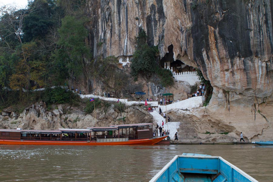 Panoramica delle grotte di Pak Ou