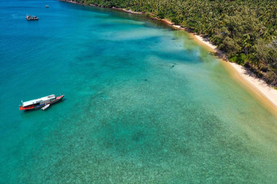 Esplorando la tranquilla spiaggia Lonely di Koh Chang