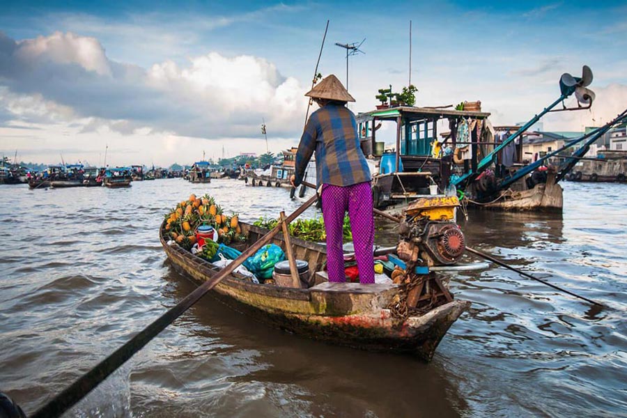 Mercato gallegiante in Vietnam