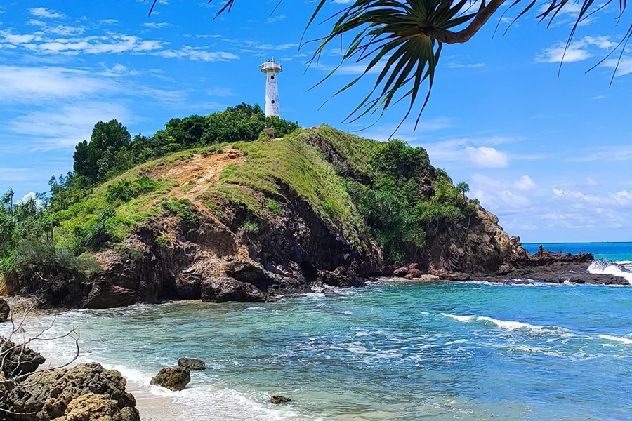 Il faro bianco nel parco nazionale di Mu Koh Lanta