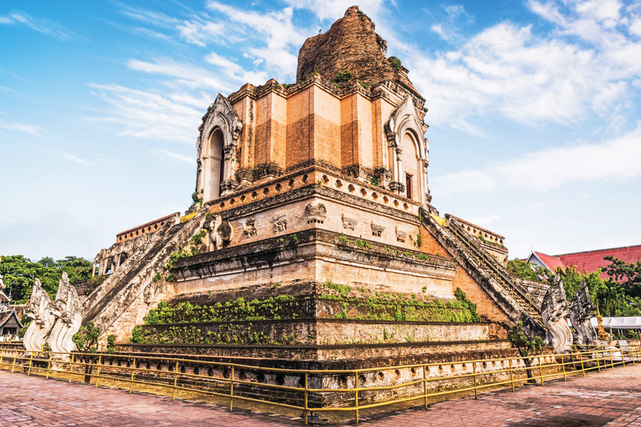 Esplorare il Wat Chedi Luang