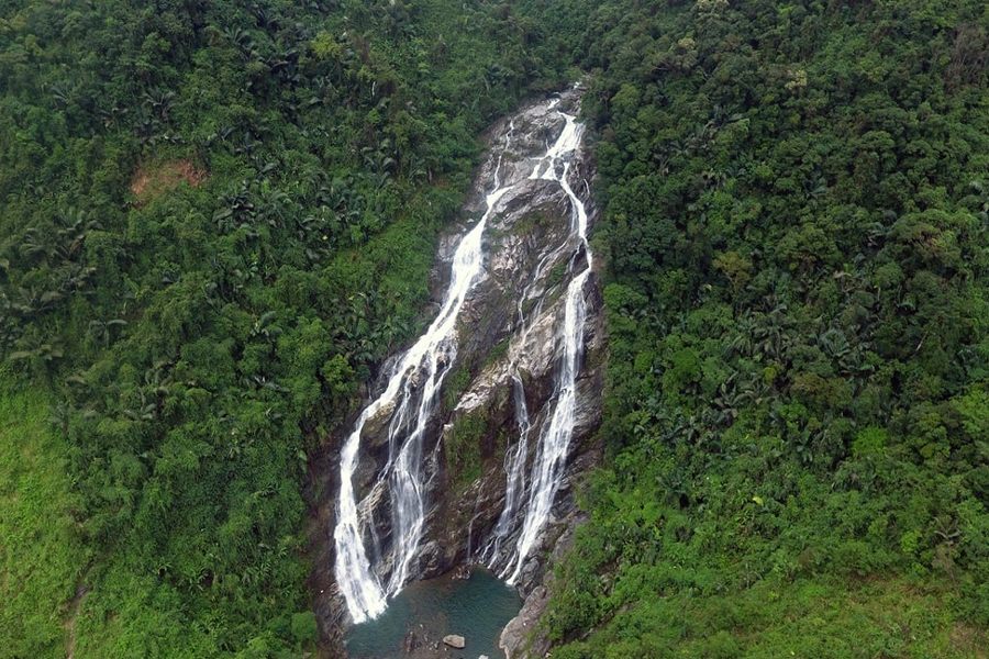 Area ecoturistica della cascata bianca a Quang Ngai