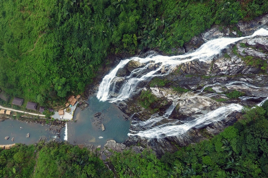 Area ecoturistica della cascata bianca a Quang Ngai