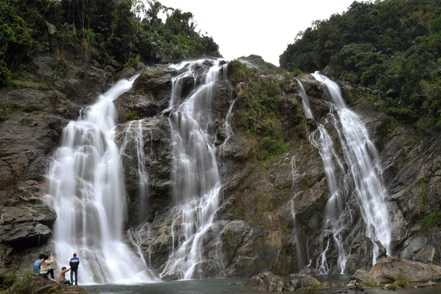 Area ecoturistica della cascata bianca a Quang Ngai