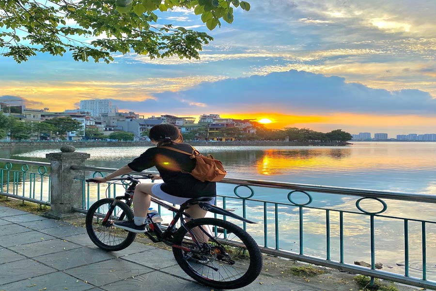 In bicicletta intorno il lago dell' Ovest