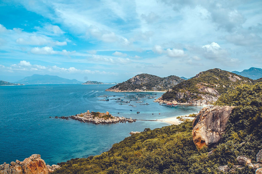 La bellezza delle baie vietnamite