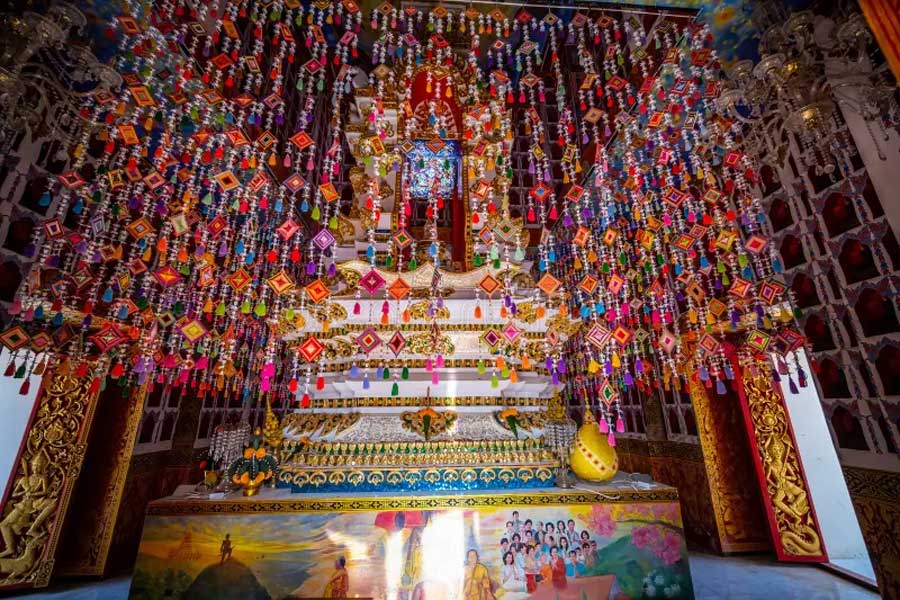 Wat Phra That Chaiyaphum non è solo una destinazione religiosa, ma anche un luogo ideale per chi vuole trovare la pace interiore.