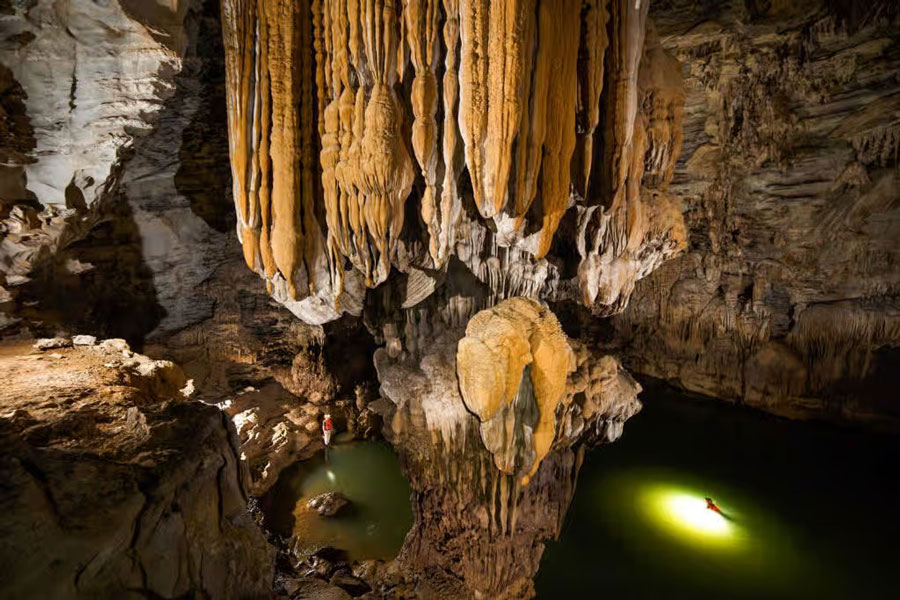 Esplorare la grotta di Tu Lan a Quang Binh