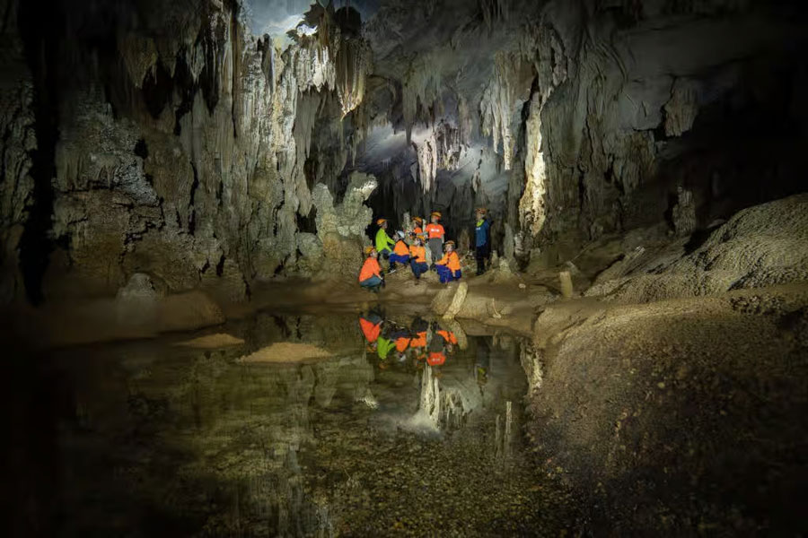 Esplorare la grotta di Tu Lan a Quang Binh