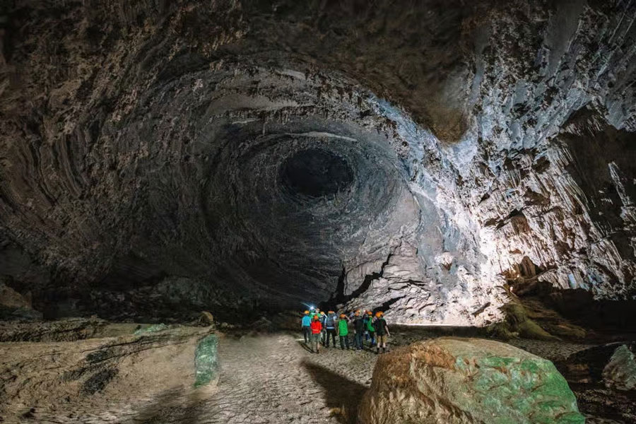 Esplorare la grotta di Tu Lan a Quang Binh