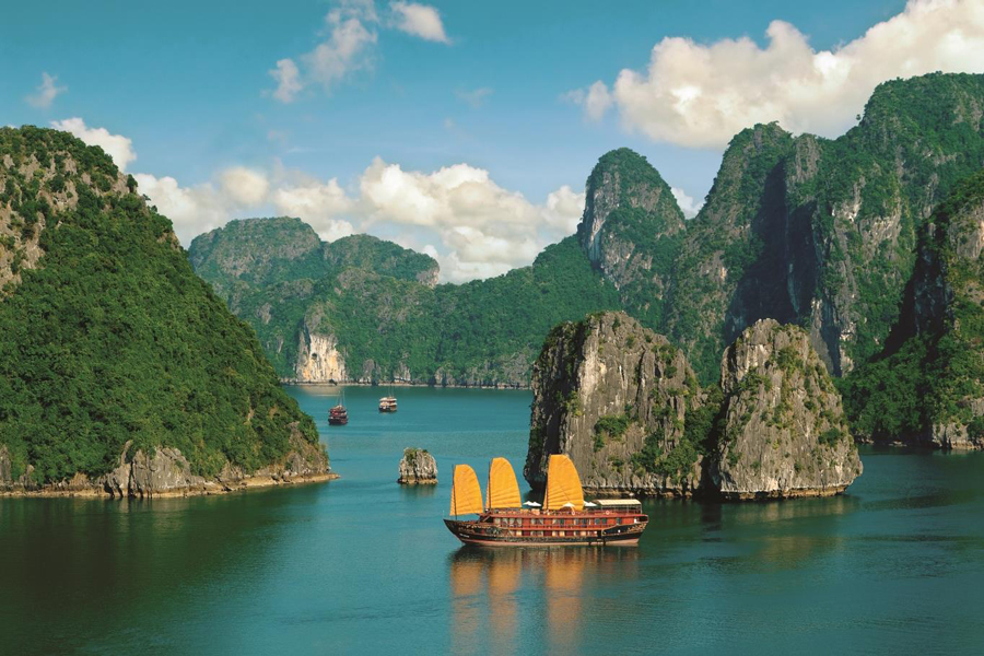 Ha Long è magicamente bella nel cuore dei turisti