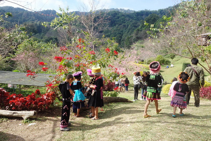 Il popolo Hmong al villaggio