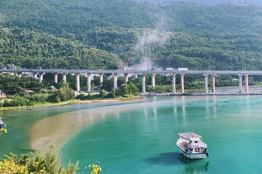 La bellezza delle baie vietnamite