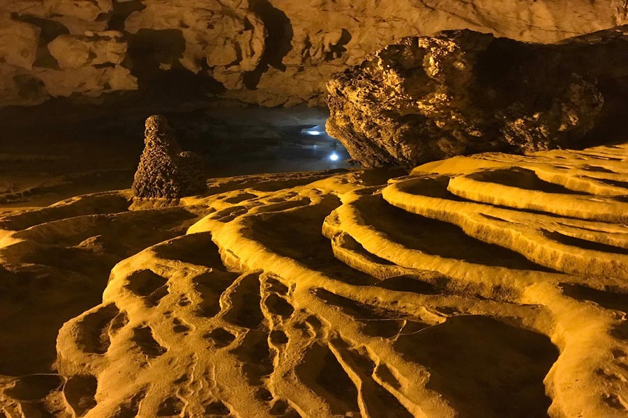 Lasciati stupire dalla misteriosa bellezza della grotta di Nguom Ngao