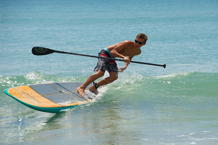 Paddle boarding per esplorare la bellezza circostante