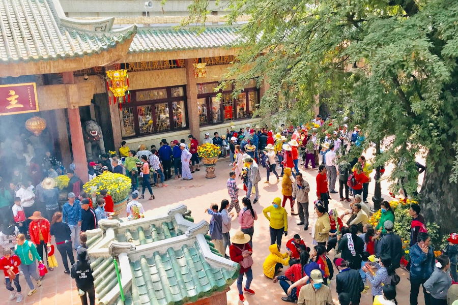 Tempio della signora Chua Xu - Guida di viaggio vietnam - Attrazione ad An Giang 