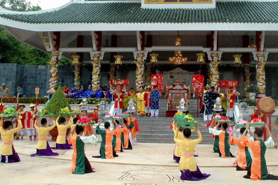 Tempio della signora Chua Xu - Guida di viaggio vietnam - Attrazione ad An Giang 