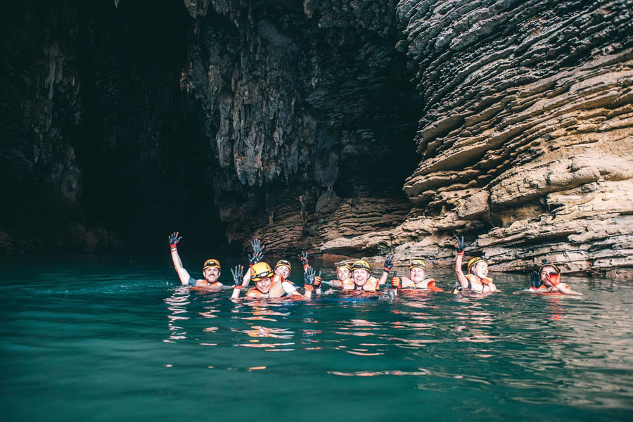 Esplorare la grotta di Tu Lan a Quang Binh