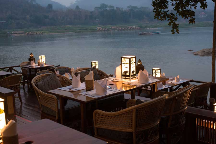 Gustare un caffè al fiume Mekong