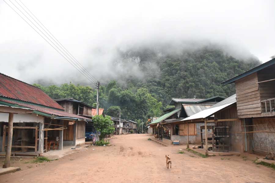 villaggio tradizionale laotiano