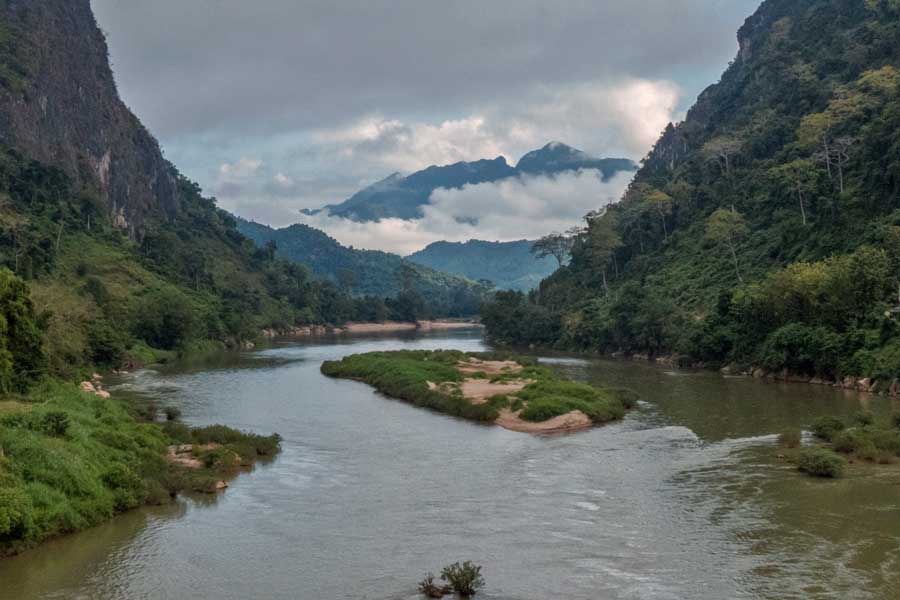 Ban Sop Jam è circondato da montagne verdi, foreste e corsi d’acqua