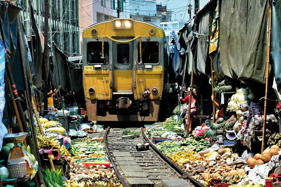 Mercato Ferroviario di Maeklong